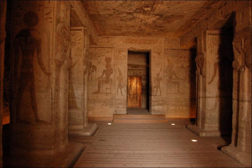 <i><b>Abu Simbel-022</b></i>